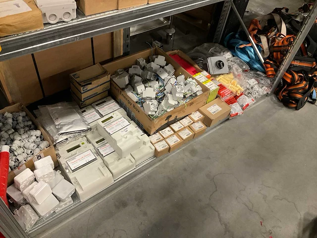Partij diverse installatiemateriaal - afbeelding 1 van  7