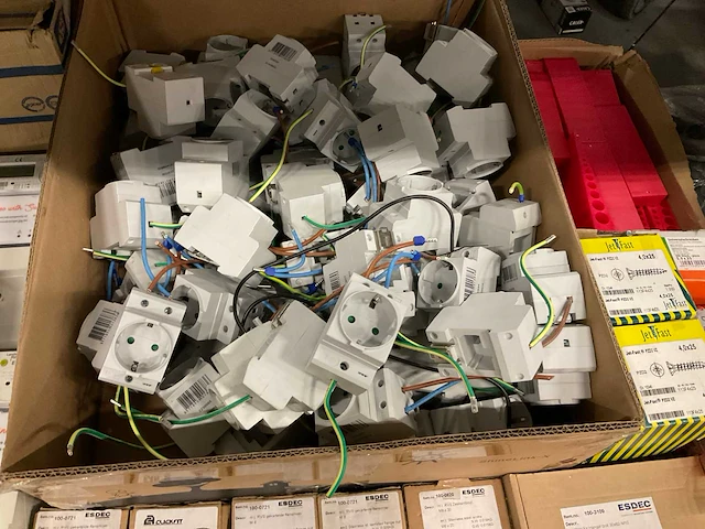 Partij diverse installatiemateriaal - afbeelding 5 van  7
