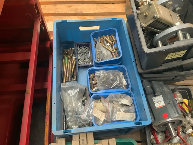 Partij diverse installatiematerialen en elektra - afbeelding 3 van  5
