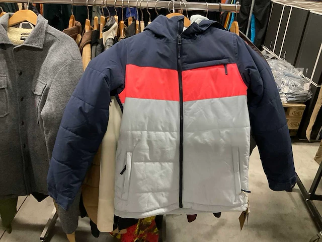 Partij diverse jassen o.a brixton/carhartt/burton/etc (25x) - afbeelding 13 van  14