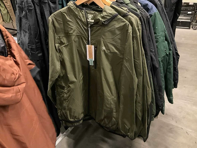 Partij diverse jassen o.a vissla/huf/vans/dc/etc (20x) - afbeelding 14 van  20
