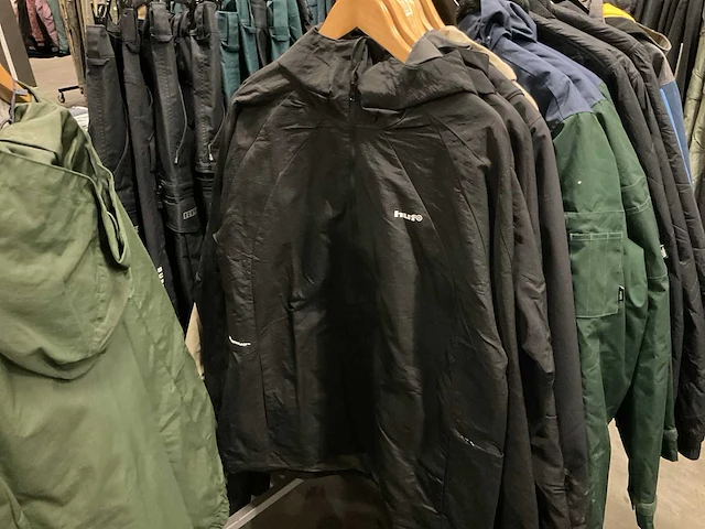 Partij diverse jassen o.a vissla/huf/vans/dc/etc (20x) - afbeelding 17 van  20