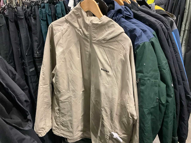 Partij diverse jassen o.a vissla/huf/vans/dc/etc (20x) - afbeelding 19 van  20