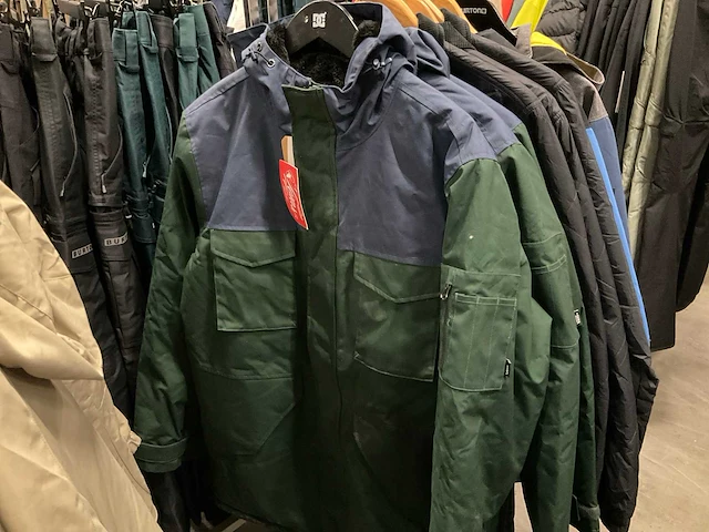 Partij diverse jassen o.a vissla/huf/vans/dc/etc (20x) - afbeelding 20 van  20