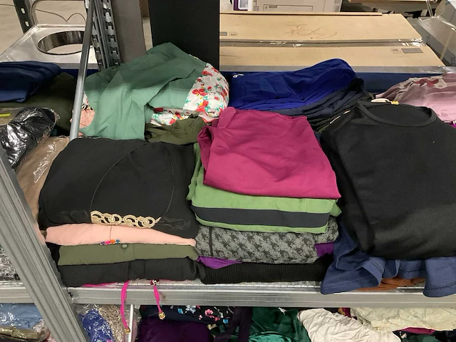 Partij diverse jurken (400x) - afbeelding 18 van  31