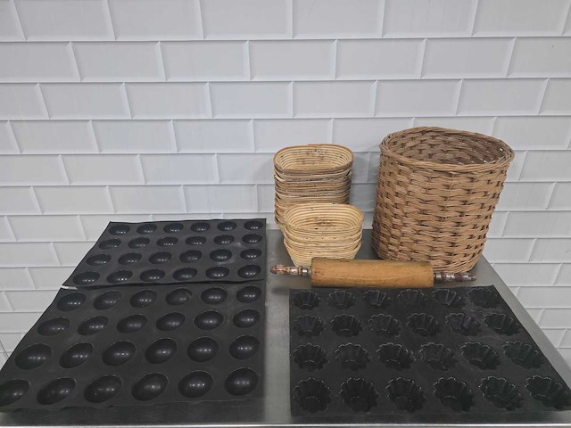 Partij diverse keuken en bak benodigdheden - afbeelding 1 van  6