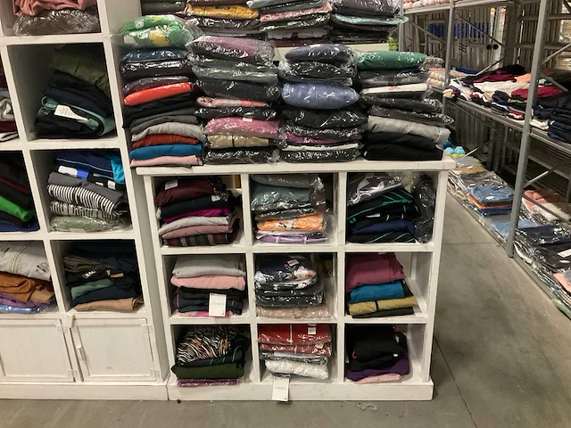 Partij diverse kleding (685x) - afbeelding 2 van  21