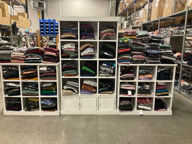 Partij diverse kleding (685x) - afbeelding 1 van  21