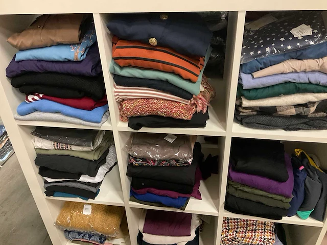 Partij diverse kleding (685x) - afbeelding 17 van  21