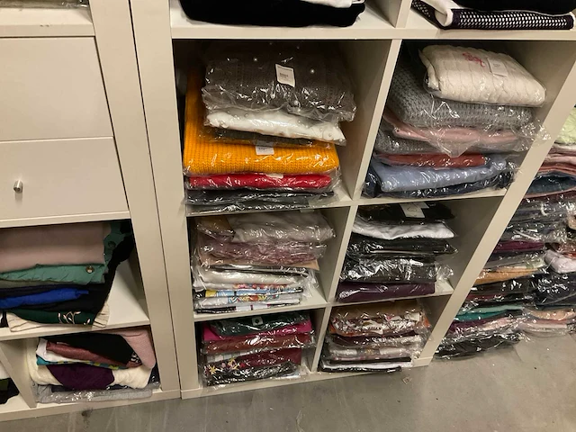 Partij diverse kleding (685x) - afbeelding 18 van  21