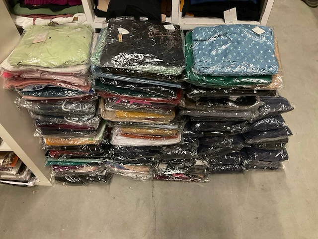 Partij diverse kleding (685x) - afbeelding 19 van  21
