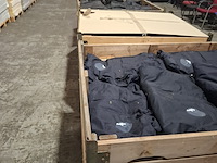 Partij diverse kleding o.a. jassen, broeken en poloshirts - afbeelding 3 van  10