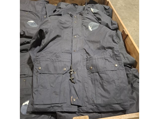 Partij diverse kleding o.a. jassen, broeken en poloshirts - afbeelding 5 van  10