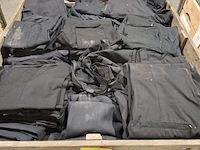 Partij diverse kleding o.a. jassen, broeken en poloshirts - afbeelding 8 van  10