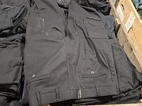 Partij diverse kleding o.a. jassen, broeken en poloshirts - afbeelding 9 van  10