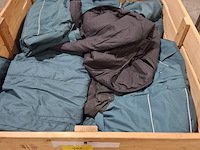 Partij diverse kleding o.a. jassen, broeken en poloshirts - afbeelding 10 van  10