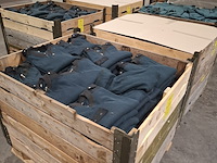Partij diverse kleding o.a truien, jassen en broeken - afbeelding 1 van  10