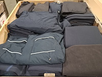 Partij diverse kleding o.a truien, jassen en broeken - afbeelding 4 van  10
