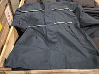 Partij diverse kleding o.a truien, jassen en broeken - afbeelding 5 van  10