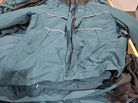 Partij diverse kleding o.a truien, jassen en broeken - afbeelding 7 van  10