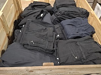 Partij diverse kleding o.a truien, jassen en broeken - afbeelding 8 van  10