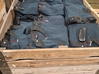 Partij diverse kleding o.a truien, jassen en broeken - afbeelding 10 van  10