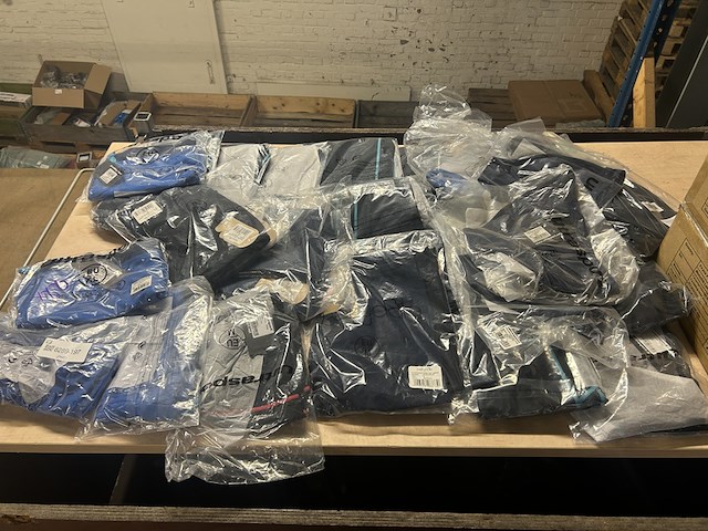 Partij diverse kleding w.o. zwemkleding w.o. berydale, ultrasport - afbeelding 1 van  8