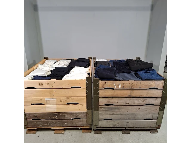 Partij diverse kleding - afbeelding 1 van  12