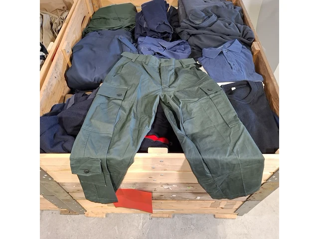 Partij diverse kleding - afbeelding 2 van  14