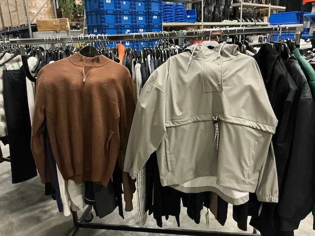 Partij diverse kleding/mutsen/petten (309x) - afbeelding 9 van  27