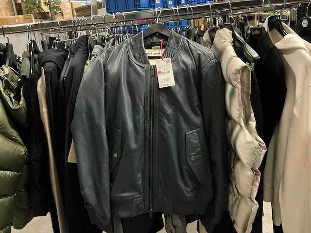 Partij diverse kleding/mutsen/petten (309x) - afbeelding 11 van  27