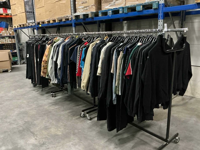 Partij diverse kleding/mutsen/petten (309x) - afbeelding 1 van  27