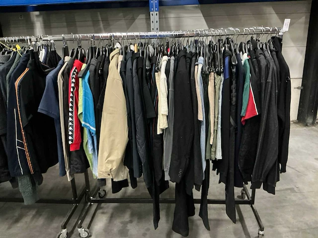 Partij diverse kleding/mutsen/petten (309x) - afbeelding 21 van  27