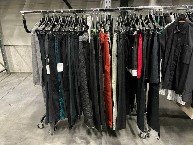 Partij diverse kleding/mutsen/petten (309x) - afbeelding 23 van  27