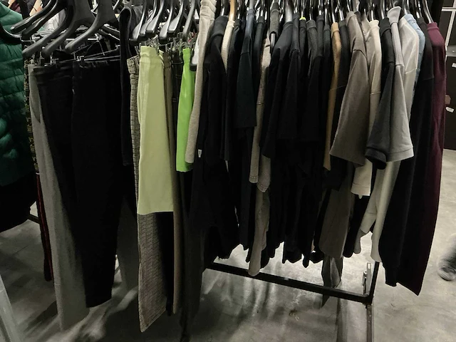 Partij diverse kleding/mutsen/petten (309x) - afbeelding 24 van  27