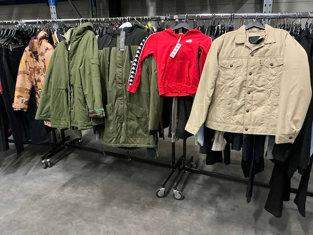 Partij diverse kleding/mutsen/petten (309x) - afbeelding 27 van  27