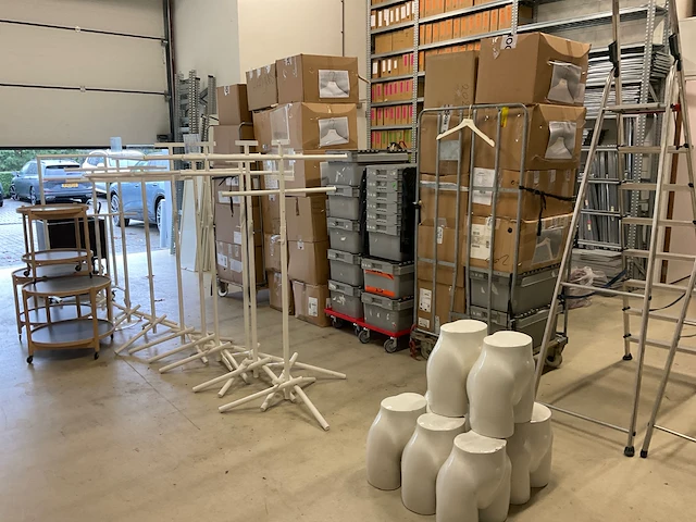Partij diverse kledingwinkel toebehoren - afbeelding 12 van  20