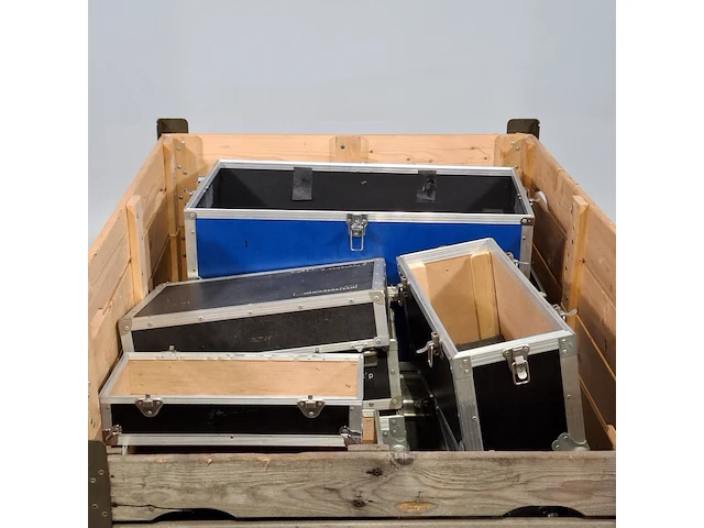 Partij diverse koffers en flightcases, o.a ptt telecom - afbeelding 2 van  5
