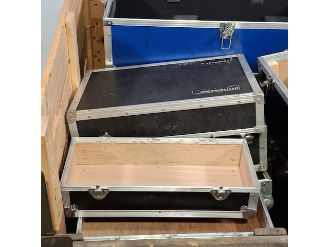 Partij diverse koffers en flightcases, o.a ptt telecom - afbeelding 4 van  5