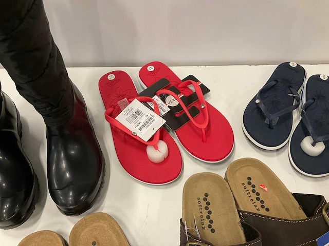 Partij diverse laarzen, slippers & sandalen (61x) - afbeelding 3 van  6