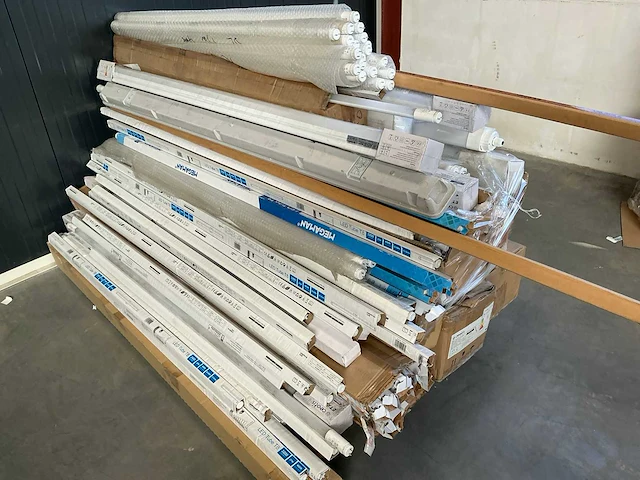 Partij diverse led tubes - afbeelding 1 van  6