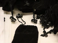 Partij diverse (lees) brillen, tasjes & sieraden - afbeelding 2 van  9