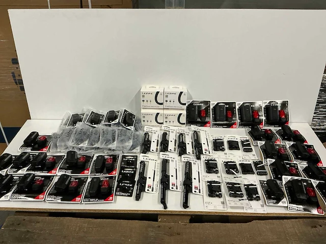 Partij diverse lezyne fiets benodigdheden (72x) - afbeelding 1 van  14