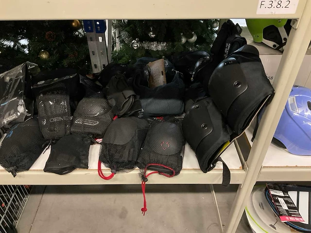 Partij diverse lichaamsbescherming (40x) - afbeelding 2 van  6