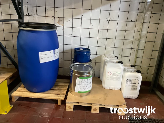 Partij diverse lijmen en coatings - afbeelding 5 van  15