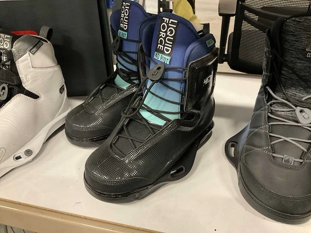 Partij diverse liquid force bindings (4x) - afbeelding 4 van  7