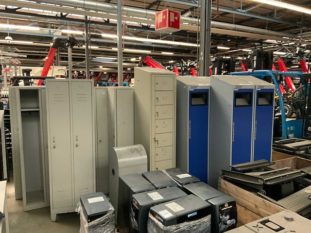 Partij diverse lockerkasten - afbeelding 1 van  5
