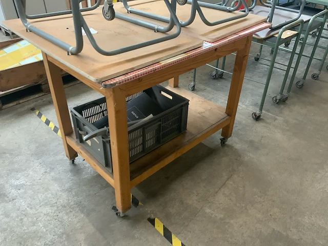 Partij diverse magazijnwagens en mobiele tafels - afbeelding 2 van  6