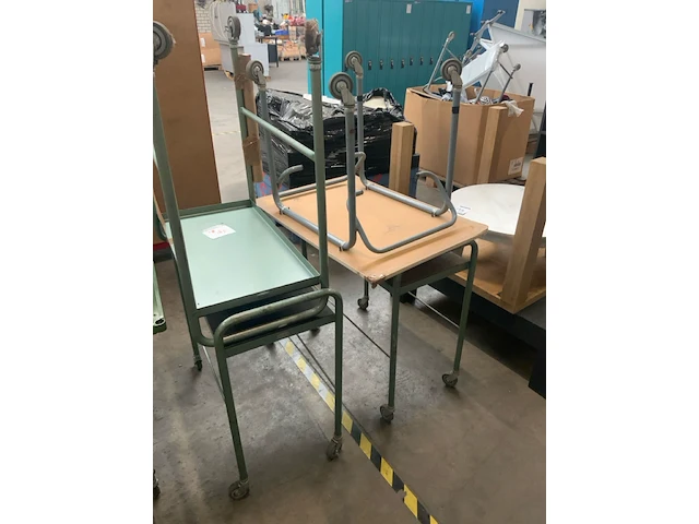 Partij diverse magazijnwagens en mobiele tafels - afbeelding 6 van  6