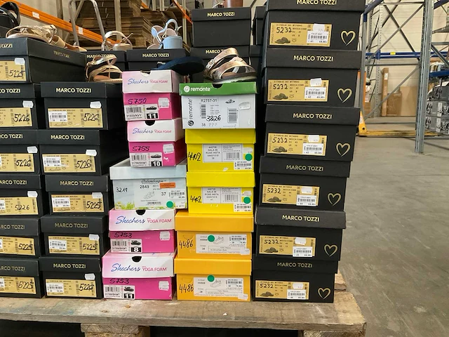 Partij diverse marco tozzi/ skechers/etc sandalen&hakken (69x) - afbeelding 9 van  14